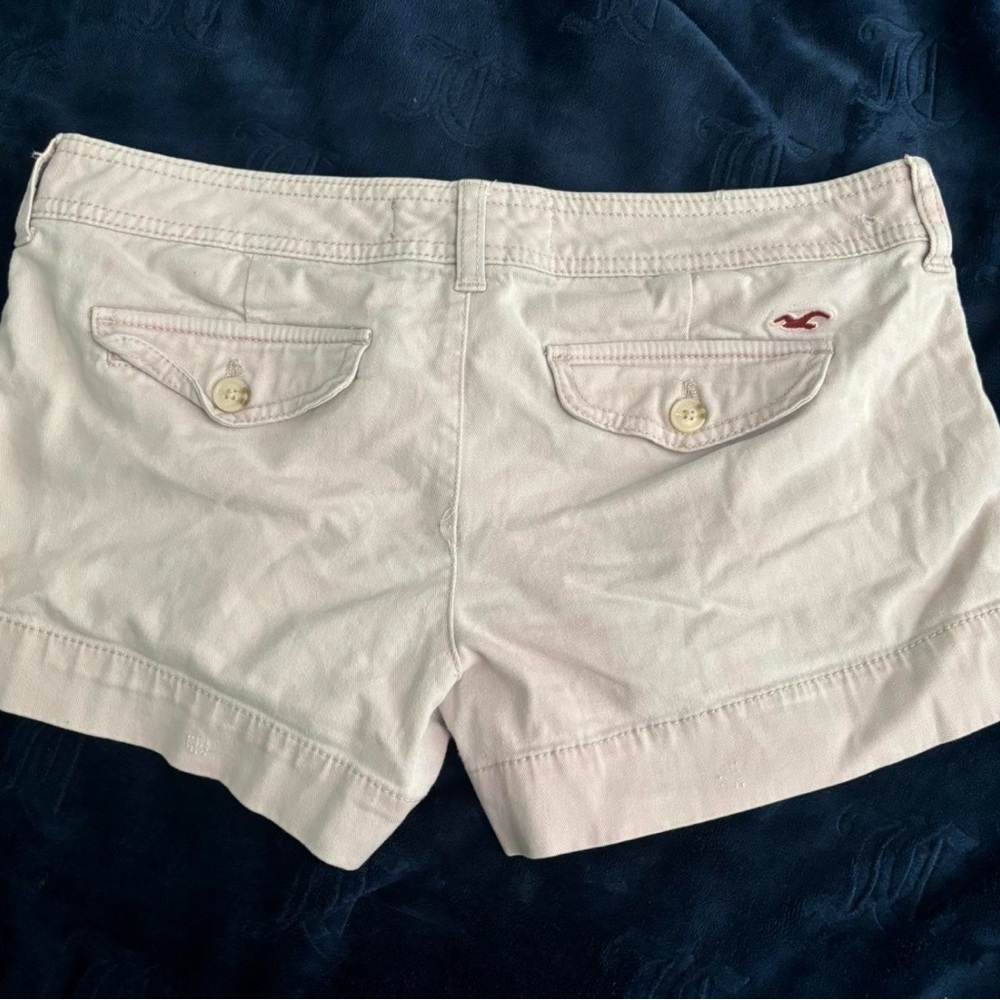 Hollister Co. Women's Light Tan Cargo Shorts With Hollister Logo On The Back.